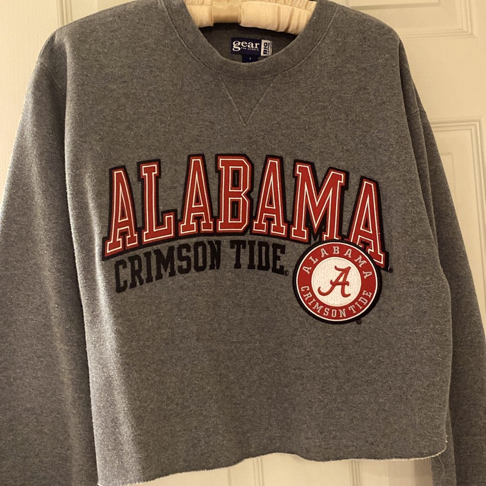 GEAR University of Alabama Vintage 90’s Cropped Embroidered Sweatshirt. Size S